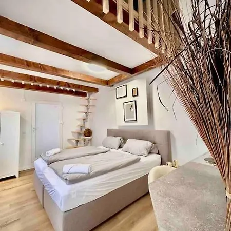 Place To Beee Apartment