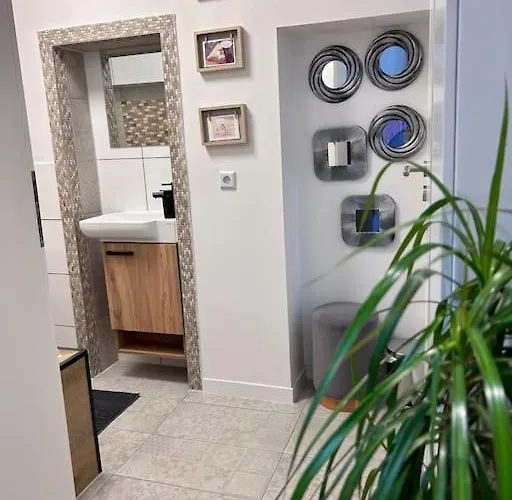 Place To Beee شقة *